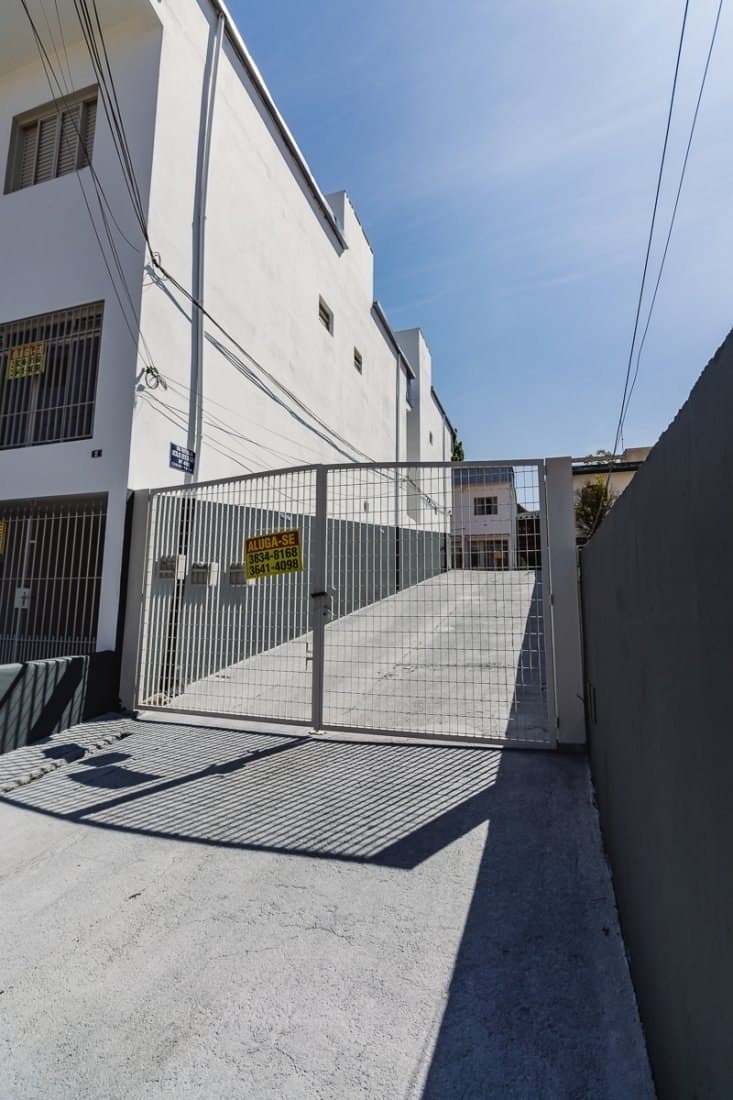 Sobrado de 3 andares com 2 salões comerciais em Osasco