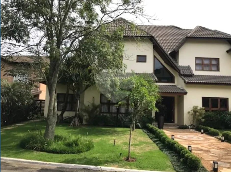 Casa de 920 m² com piscina climatizada em Alphaville 2