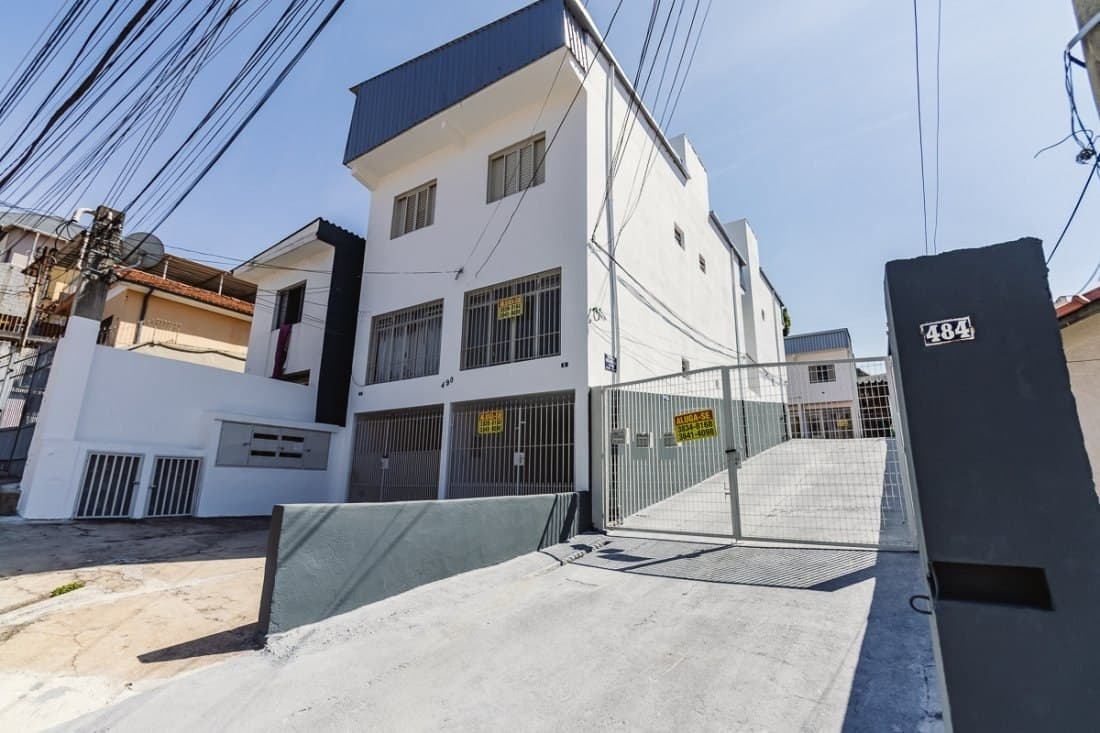 Sobrado de 3 andares com 2 salões comerciais em Osasco 3