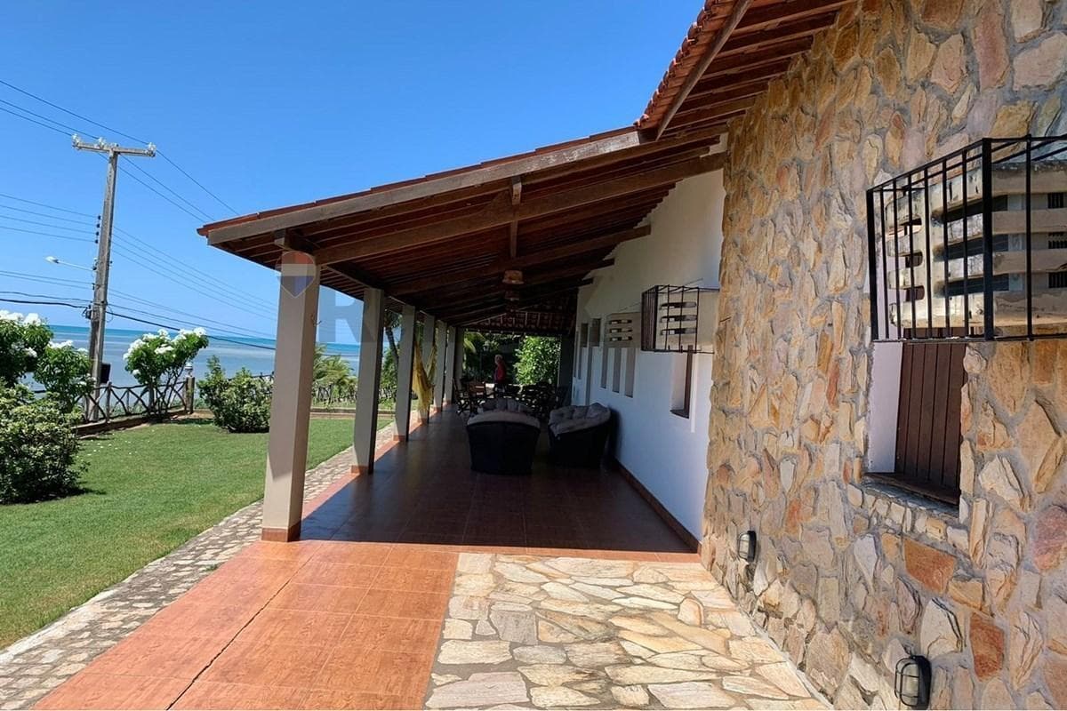 Casa contemporânea com 8 suítes, piscina e vista para o mar 2