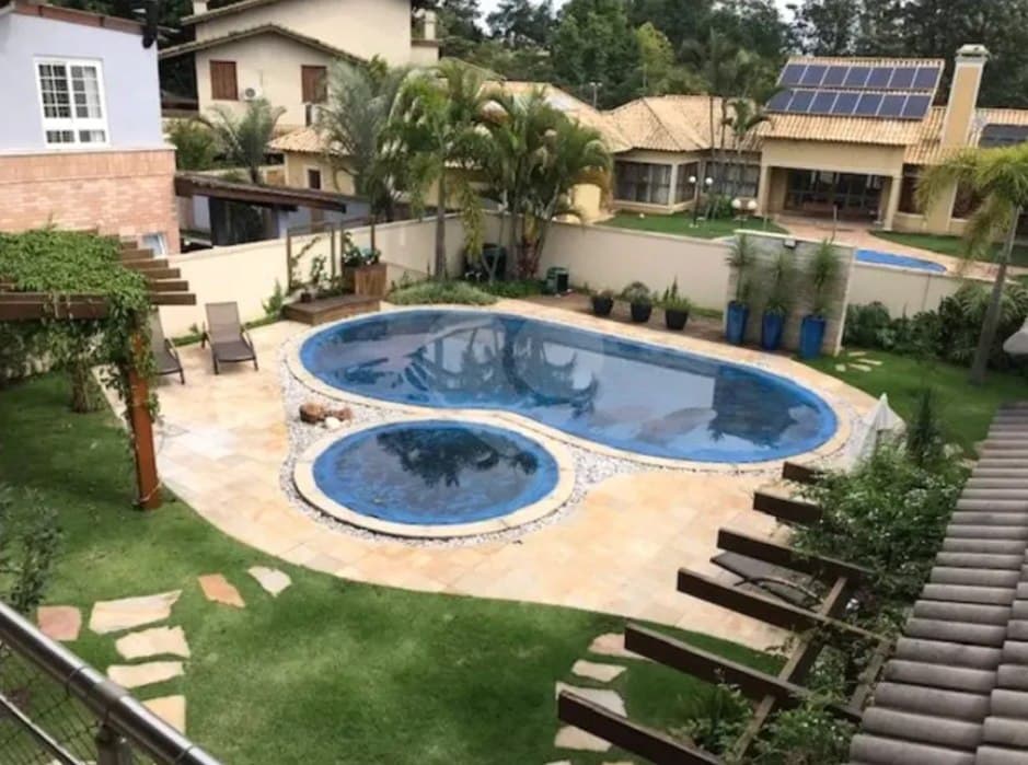 Casa de 920 m² com piscina climatizada em Alphaville