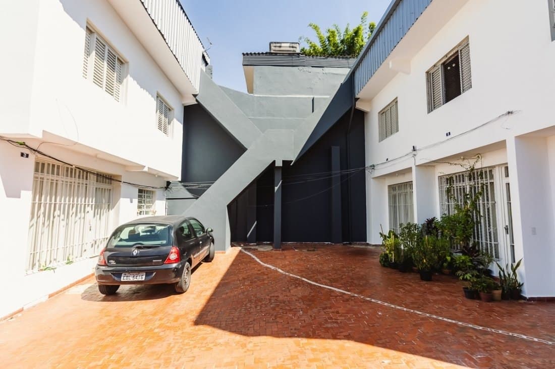 Sobrado de 3 andares com 2 salões comerciais em Osasco 2